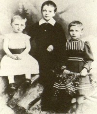 Kzpen Herbert, jobbrl Hilda, balrl Ervin